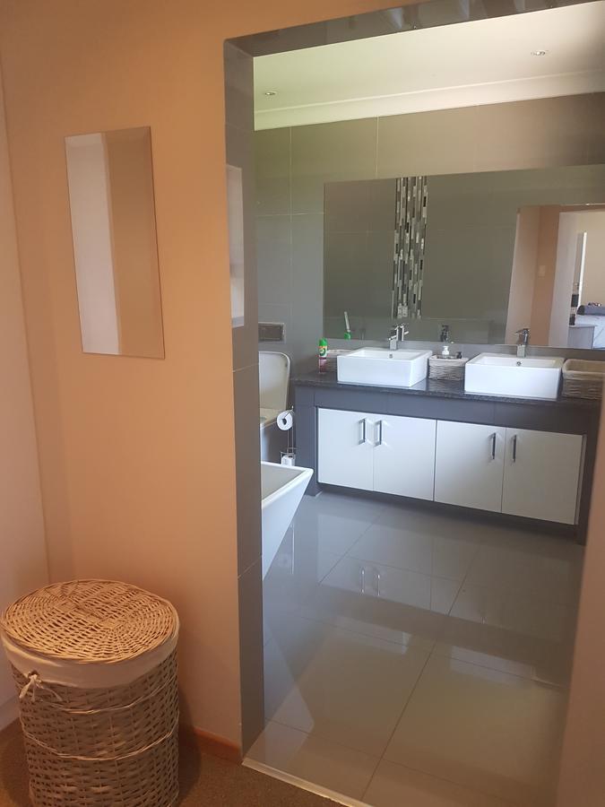 6 On Capella Guesthouse Primrose المظهر الخارجي الصورة